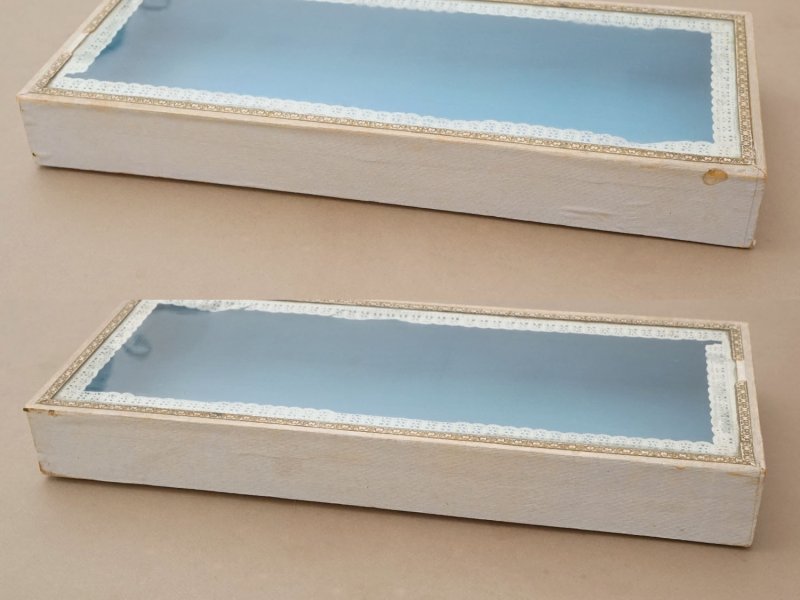 画像7: アンティーク プレザントワール 硝子の蓋のショーケース 初聖体の腕章入れ