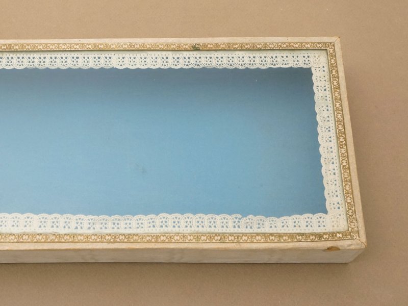 画像3: アンティーク プレザントワール 硝子の蓋のショーケース 初聖体の腕章入れ