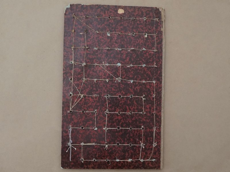 画像3: 19世紀 アンティーク小さなくるみボタンのサンプラー 80ピース