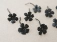 画像2: 1850年頃 アンティーク シルク製 布花 黒 10ピースのセット 12mm モーニングボンネット用 (2)