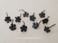 画像1: 1850年頃 アンティーク シルク製 布花 黒 10ピースのセット 12mm モーニングボンネット用 (1)