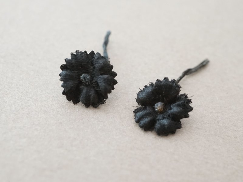 画像5: 1850年頃 アンティーク シルク製 布花 黒 10ピースのセット 12mm モーニングボンネット用