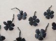 画像4: 1850年頃 アンティーク シルク製 布花 黒 10ピースのセット 12mm モーニングボンネット用 (4)