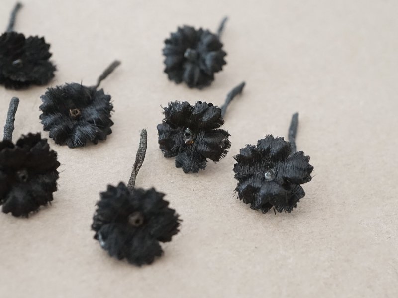 画像3: 1850年頃 アンティーク シルク製 布花 黒 10ピースのセット 12mm モーニングボンネット用