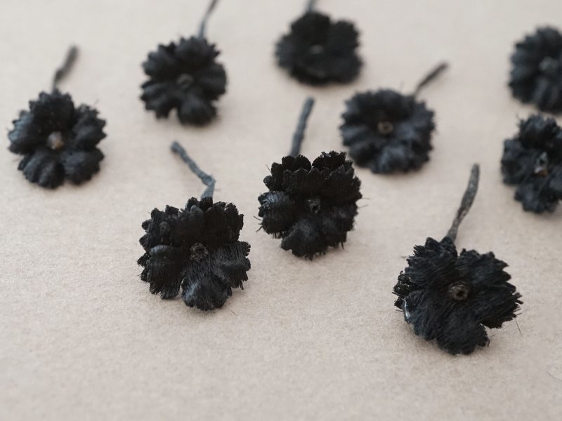 画像2: 1850年頃 アンティーク シルク製 布花 黒 10ピースのセット 12mm モーニングボンネット用