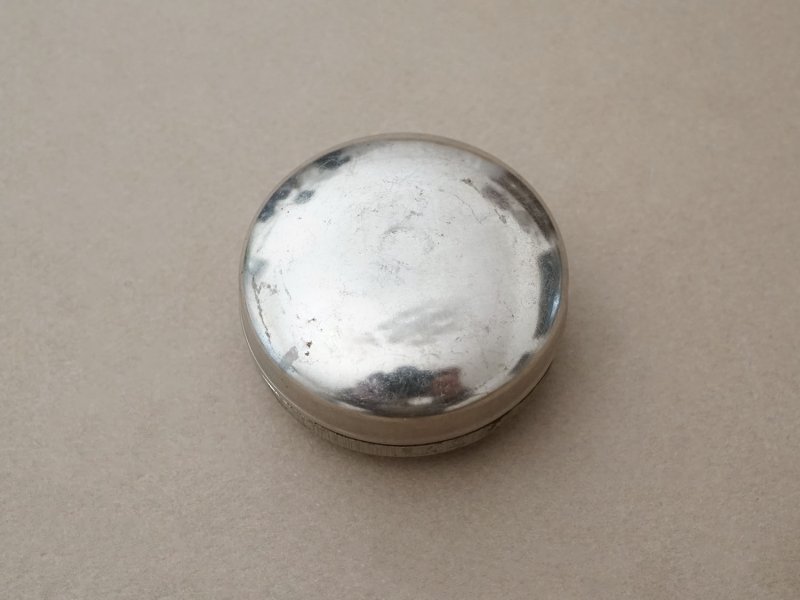 画像17: 1900年頃 アンティーク コンフィズリーのメタル缶 - AU FIDELE BERGER VICHY -