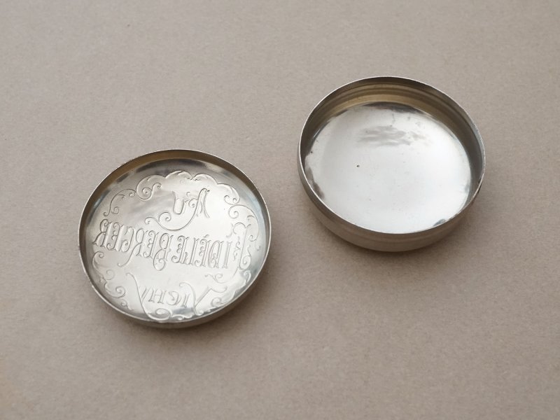 画像12: 1900年頃 アンティーク コンフィズリーのメタル缶 - AU FIDELE BERGER VICHY -