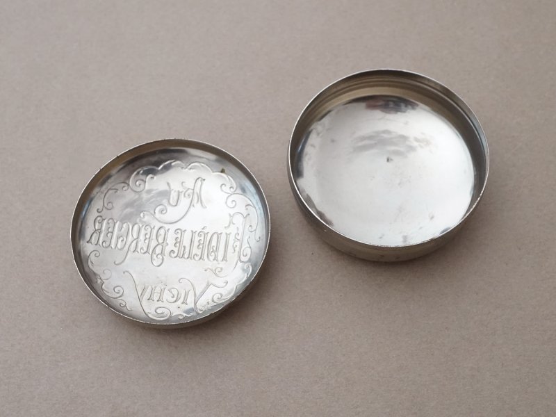 画像6: 1900年頃 アンティーク コンフィズリーのメタル缶 - AU FIDELE BERGER VICHY -