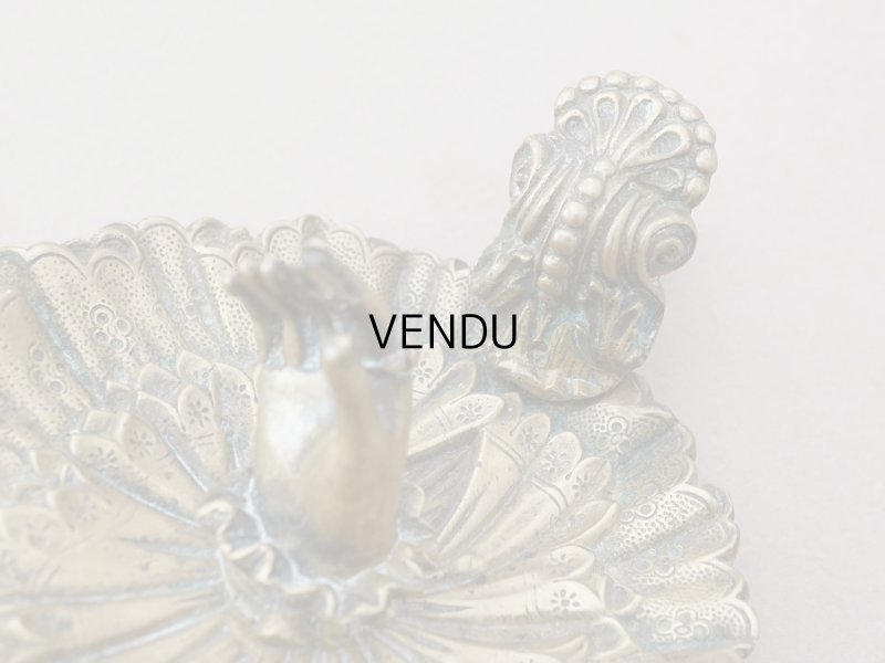 画像6: 19世紀末 アンティーク トレイ ハンドモチーフ レースカフス付き ブロンズ製 小物入れ 