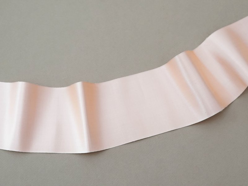 画像3: 1900年頃 アンティーク シルク製 サテンリボン 幅広 9cm幅  ベビーピンク