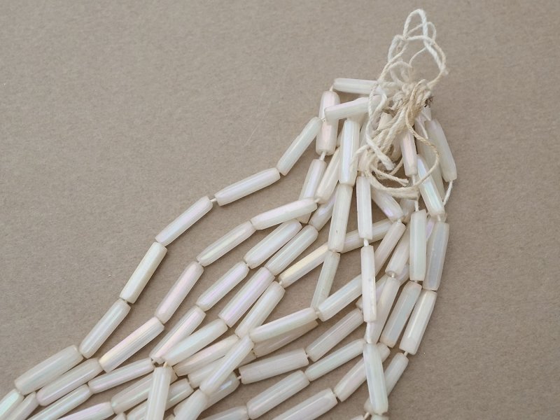 画像3: アンティーク ガラスビーズ オーロラ加工 オフホワイト 3〜4×13〜14mm 約270ピース