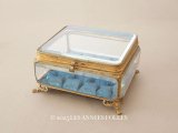 19世紀中頃 アンティーク 大きなジュエリーケース スモーキーブルーのシルククッション 20.2×17.5cm