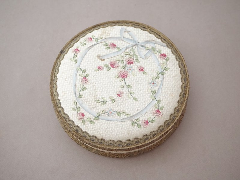 画像3: アンティーク 薔薇&リボンのガーランドのお菓子箱