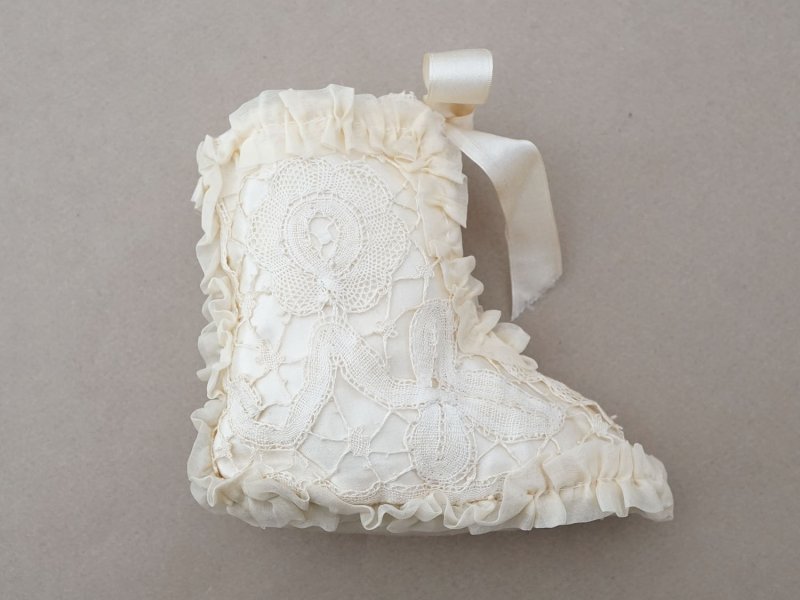 画像9: 1900年頃 アンティーク ベビーシューズ シルクシフォン&手編みのレース