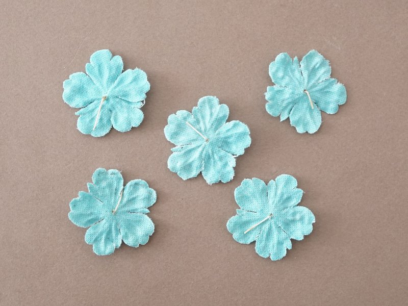 画像4: アンティーク 布花材料 ベルベットの花びら 花芯付き 5ピースのセット 約4cm 布花 スカイブルー