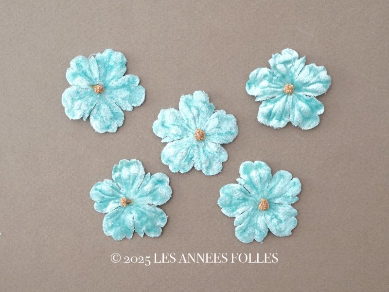 画像1: アンティーク 布花材料 ベルベットの花びら 花芯付き 5ピースのセット 約4cm 布花 スカイブルー