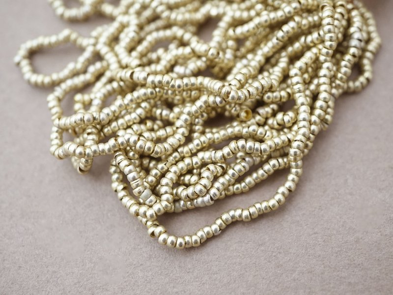 画像3: アンティーク 極小 メタルビーズ 丸 シャンパンゴールド メタル製 ビーズ A.M. 6