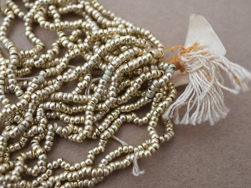 画像8: アンティーク 極小 メタルビーズ 丸 シャンパンゴールド メタル製 ビーズ A.M. 6