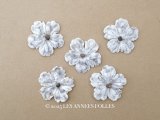 アンティーク 布花材料 ベルベットの花びら 花芯付き 5ピースのセット 約4cm 布花 ライトグレイ