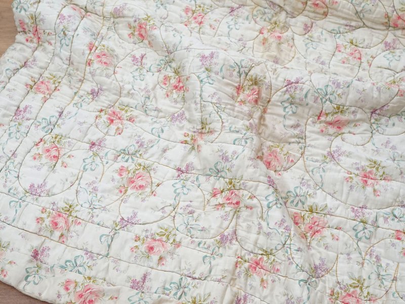 画像2: アンティーク シルク製 ベッドカバー ピンクの薔薇＆ブルーのリボン 118×170cm