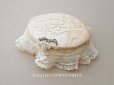 画像1: アンティーク シルク製 ロココモチーフ付 ボックス 花刺繍＆レース (1)