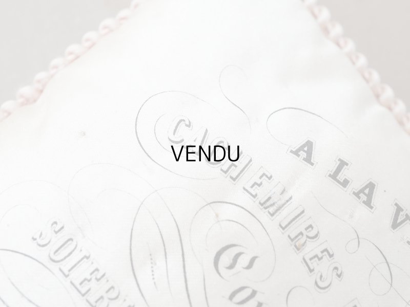 画像3: 19世紀末 アンティーク パウダーピンクのシルククッション  シルク製 クッション A  LA VILLE DE LYON