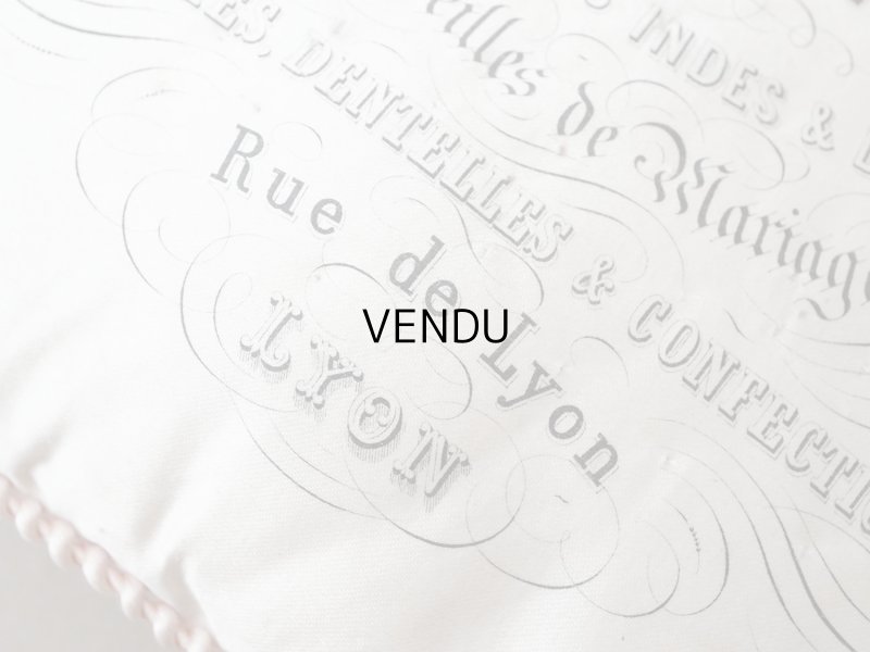 画像4: 19世紀末 アンティーク パウダーピンクのシルククッション  シルク製 クッション A  LA VILLE DE LYON