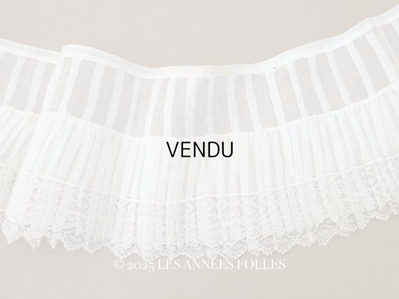 画像1: アンティーク 幅広 ドレスの裾  2段のプリーツ入り レース付 1.86m 24cm幅 コットンオーガンジー