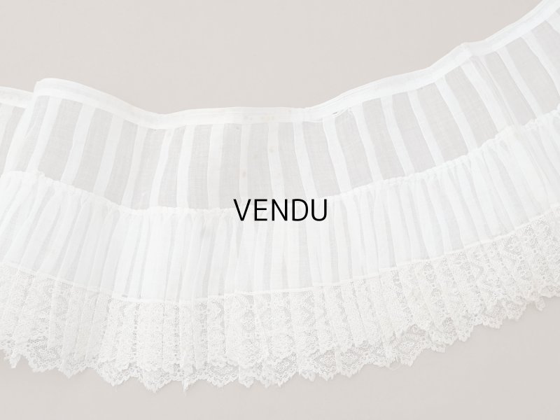 画像2: アンティーク 幅広 ドレスの裾  2段のプリーツ入り レース付 1.86m 24cm幅 コットンオーガンジー