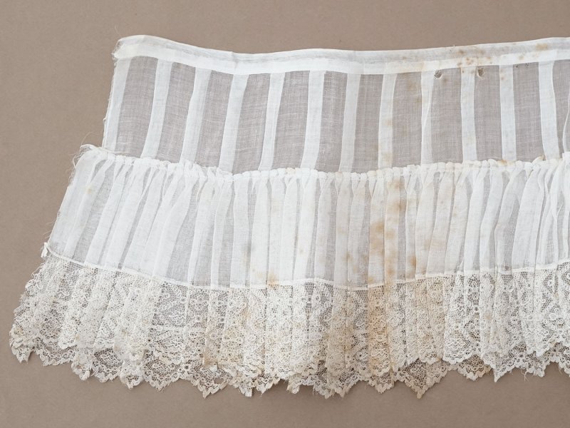 画像7: アンティーク 幅広 ドレスの裾  2段のプリーツ入り レース付 1.86m 24cm幅 コットンオーガンジー
