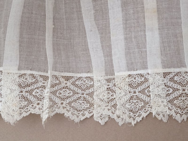 画像6: アンティーク 幅広 ドレスの裾  2段のプリーツ入り レース付 1.86m 24cm幅 コットンオーガンジー
