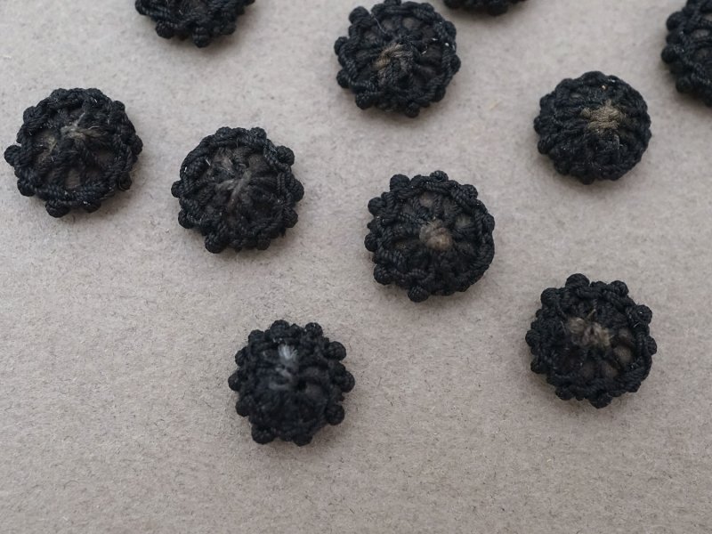 画像5: 19世紀末 アンティーク 花モチーフ 編み込みボタン 黒 10ピースのセット 9mm