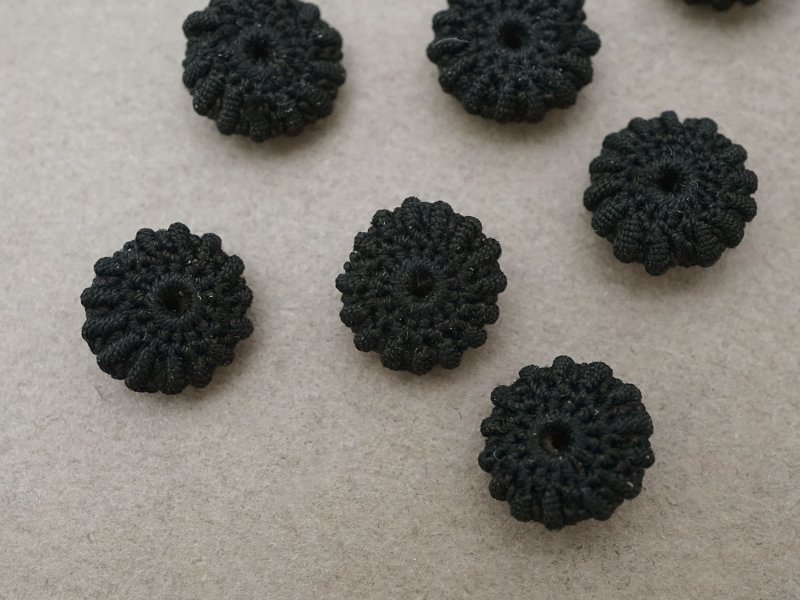 画像3: 19世紀末 アンティーク 花モチーフ 編み込みボタン 黒 9ピースのセット 10mm 
