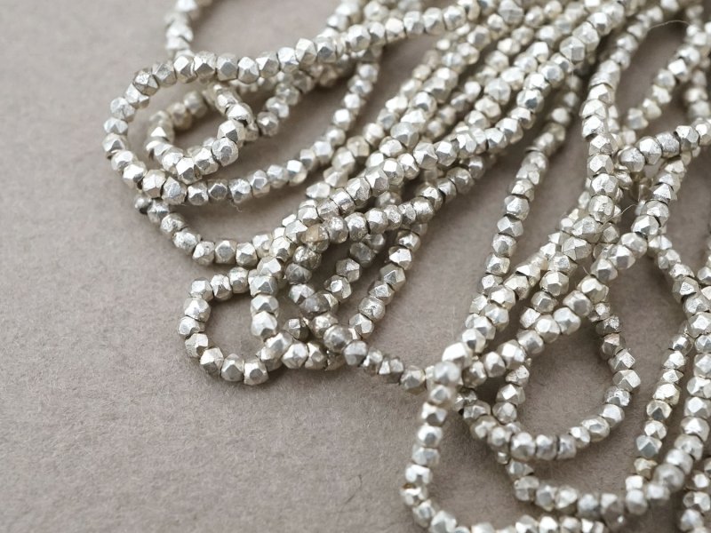 画像5: 【セール対象外】【クーポン対象外】アンティーク メタルビーズ 極小 カット入り ホワイトシルバー メタル製 ビーズ