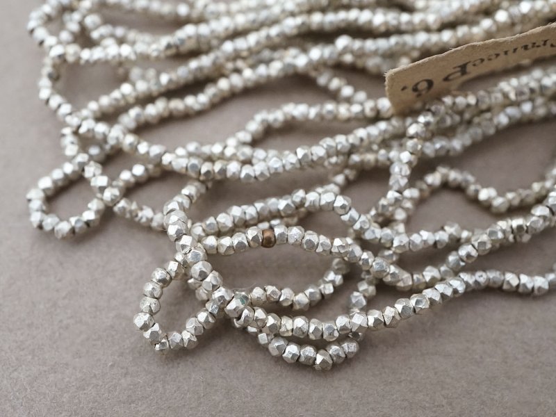 画像3: 【セール対象外】【クーポン対象外】アンティーク メタルビーズ 極小 カット入り ホワイトシルバー メタル製 ビーズ