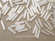 画像1: アンティーク オーロラ加工 ガラスビーズ  オフホワイト 約4×18mm  約170ピース (1)