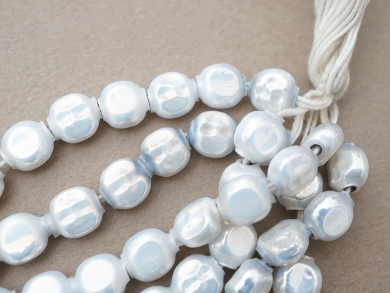 画像8: アンティーク スフレビーズ スノーホワイト 乳白色のコーティング シルバー 8mm 約130〜140ピース 吹きガラス製ビーズ