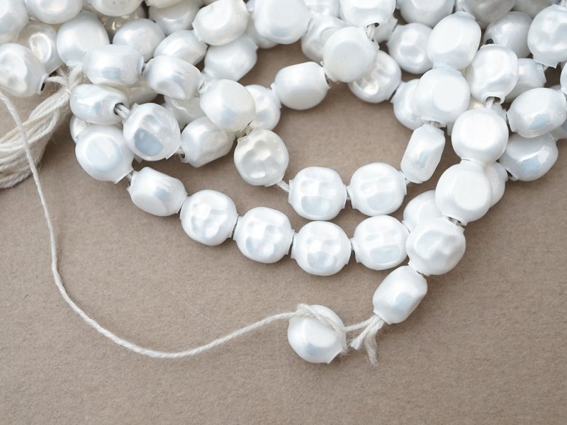 画像3: アンティーク スフレビーズ スノーホワイト 乳白色のコーティング シルバー 8mm 約130〜140ピース 吹きガラス製ビーズ