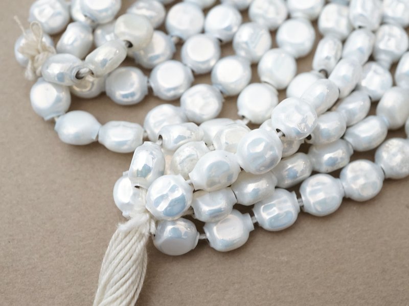 画像9: アンティーク スフレビーズ スノーホワイト 乳白色のコーティング シルバー 8mm 約130〜140ピース 吹きガラス製ビーズ