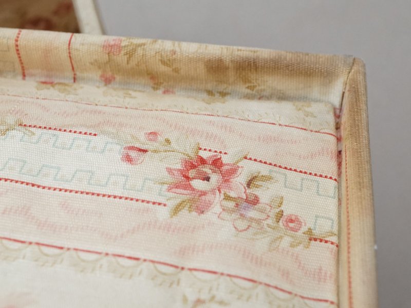 画像13: *蚤の市*アンティーク 薔薇模様&水色のリボン カルトナージュボックス