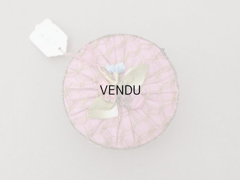 画像4: 【15周年セール対象外】アンティーク 未使用 パウダーボックス パフ付き ロココトリム&ロココモチーフ シルク製 オールドローズ