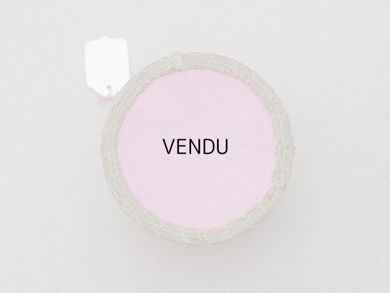 画像5: 【15周年セール対象外】アンティーク 未使用 パウダーボックス パフ付き ロココトリム&ロココモチーフ シルク製 オールドローズ