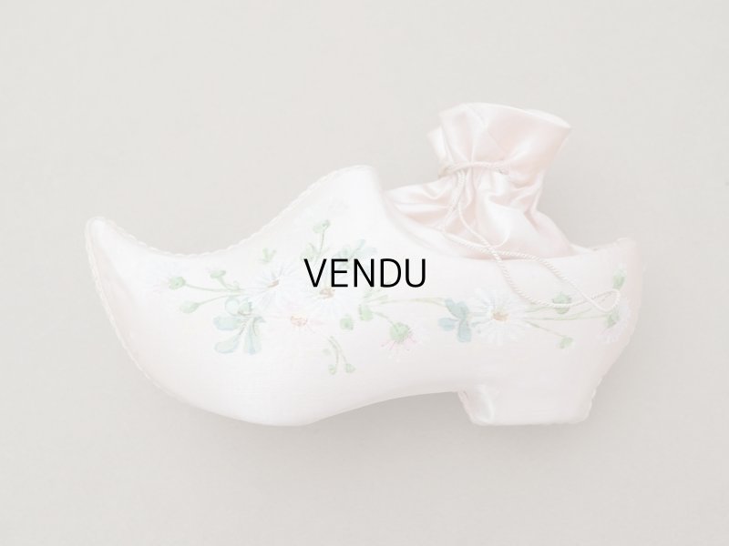 画像5: 19世紀 アンティーク 靴型 お菓子箱 パウダーピンクのシルクサテン マーガレット ハンドペイント