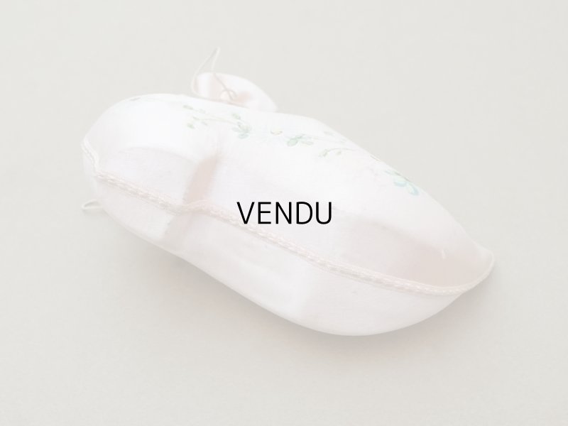 画像8: 19世紀 アンティーク 靴型 お菓子箱 パウダーピンクのシルクサテン マーガレット ハンドペイント