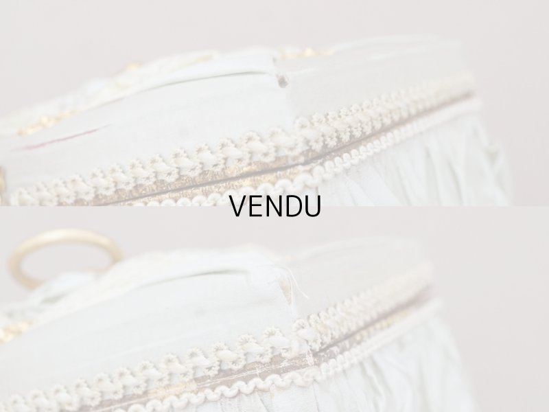 画像9: 19世紀 アンティーク ナポレオン3世時代 お菓子箱 パウダーグリーンのシルクサテン チョコレートボックス 