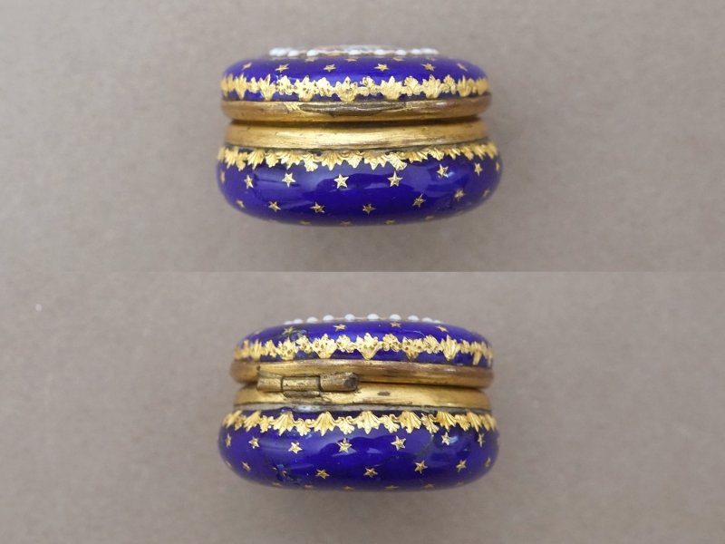 画像4: 19世紀 アンティーク ピルケース ブレッソンエナメル パールの装飾 ブルーのエナメル 薔薇のリース