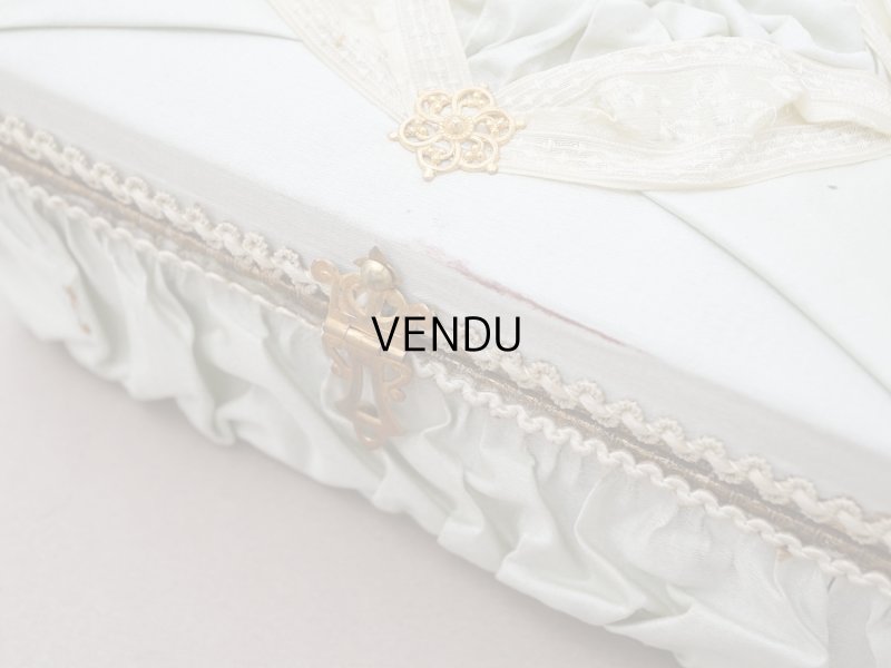 画像5: 19世紀 アンティーク ナポレオン3世時代 お菓子箱 パウダーグリーンのシルクサテン チョコレートボックス 