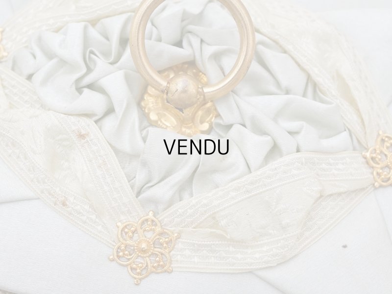 画像4: 19世紀 アンティーク ナポレオン3世時代 お菓子箱 パウダーグリーンのシルクサテン チョコレートボックス 