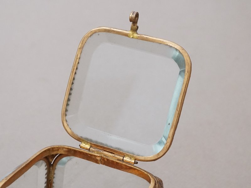 画像6: アンティーク ジュエリーボックス パウダーピンクのシルククッション 