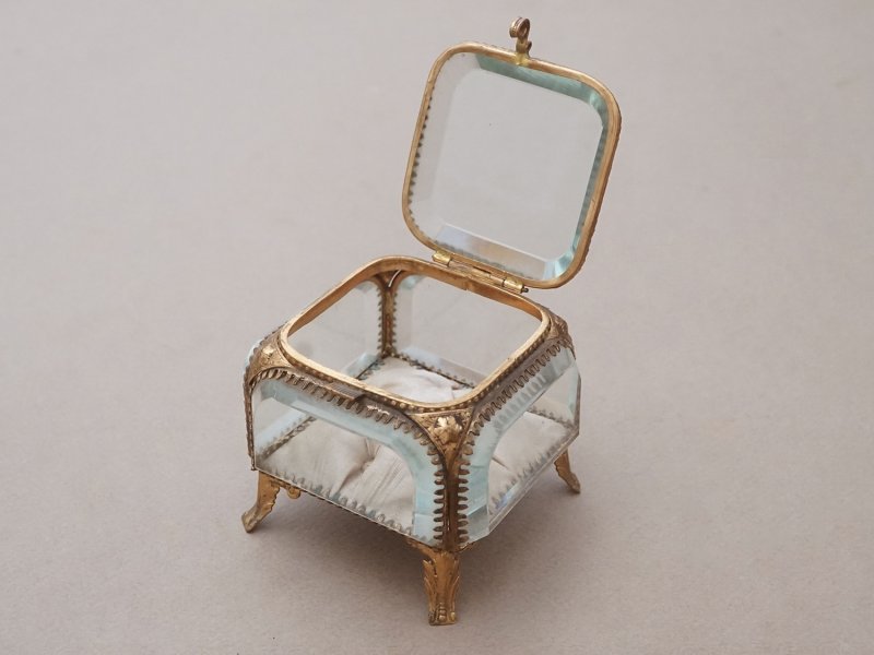 画像5: アンティーク ジュエリーボックス パウダーピンクのシルククッション 